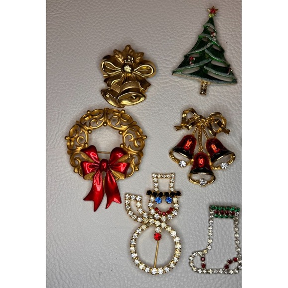 Lot 8 Christmas Brooches Pins Some Signed BJ Beatrix JJ Jonette (Tree, Wreath) - Picture 2 of 5